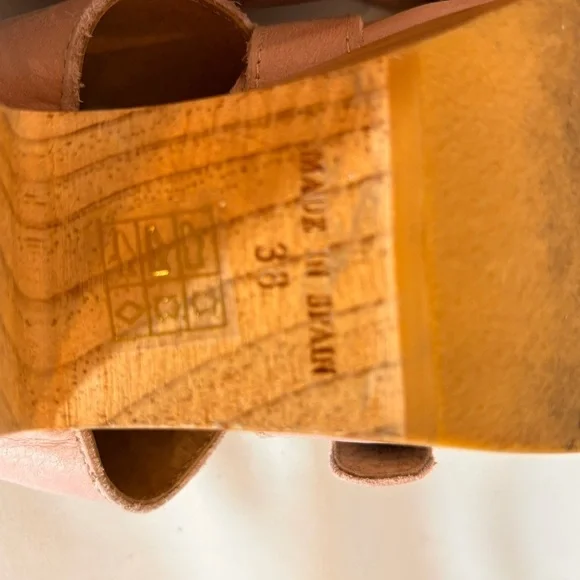 FREE PEOPLE Sz 38 Circle Clog Sandals Wooden Soles Leather Uppers Buckle Closure - Picture 10 of 11